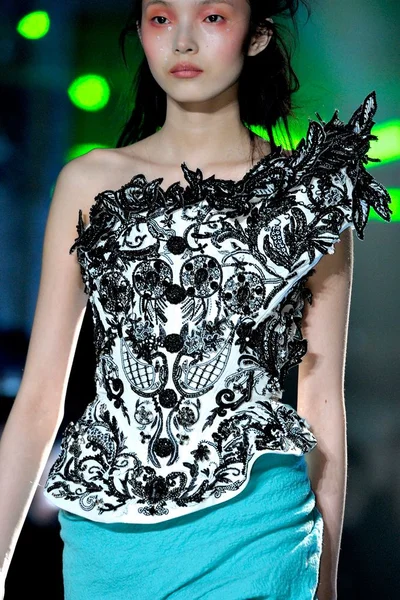 Look 74